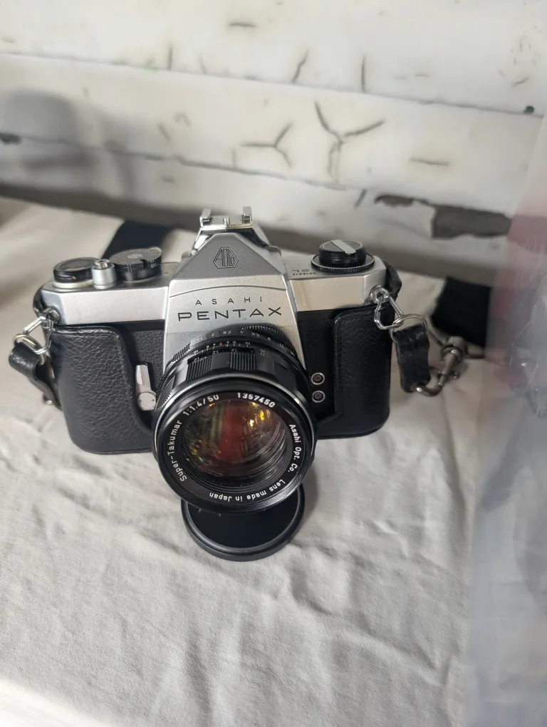 Asahi Pentax SL Film Camera  & Takumar 50mm Lens & Mini Tripod image indicator(2)