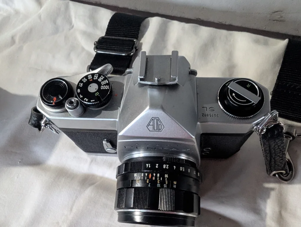 Asahi Pentax SL Film Camera  & Takumar 50mm Lens & Mini Tripod image indicator(4)