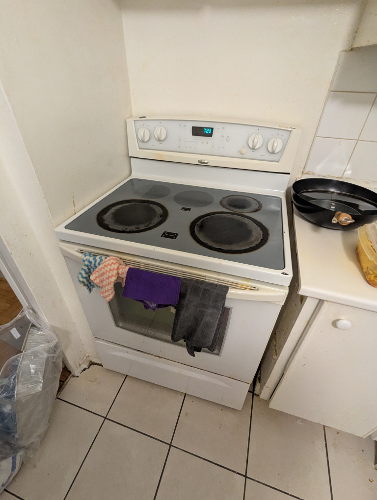 Whirlpool Electric Range - Moving sale - photo 2