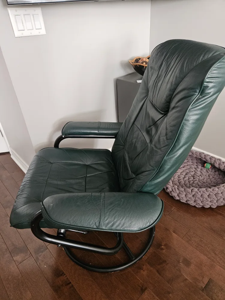 palliser recliner chair heavy use, no ottoman image indicator(3)