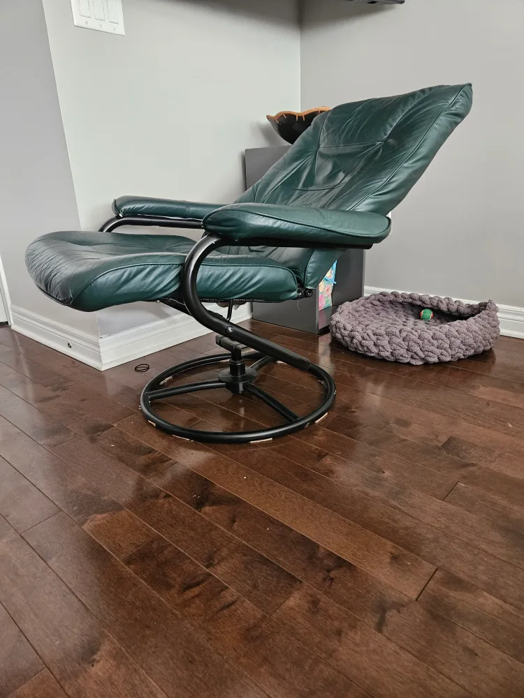 palliser recliner chair heavy use, no ottoman image indicator(4)