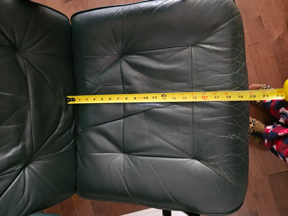 palliser recliner chair heavy use, no ottoman image indicator(6)
