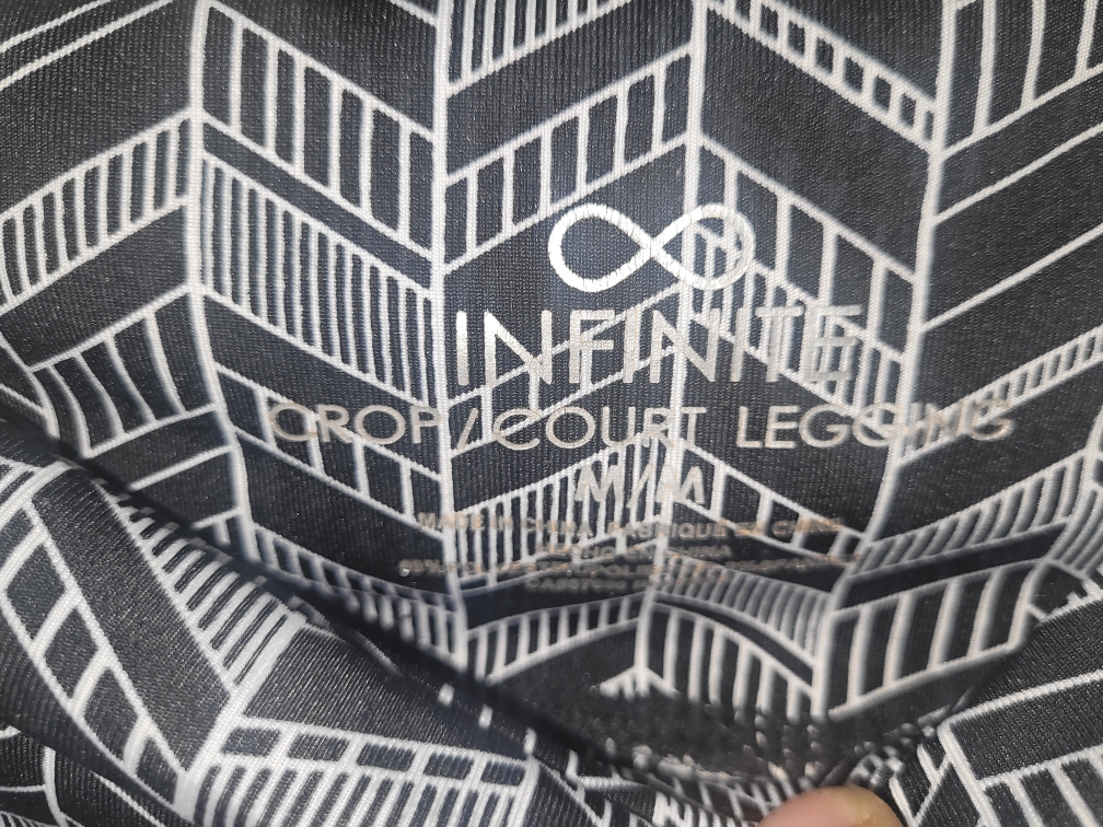 Infinite Crop Court Leggings - Black/White 🧡 - photo 2