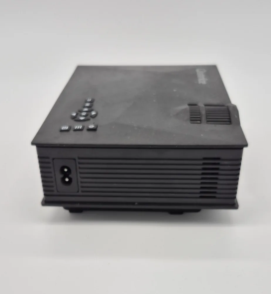 Mini Projector with Roku Streaming device image indicator(4)