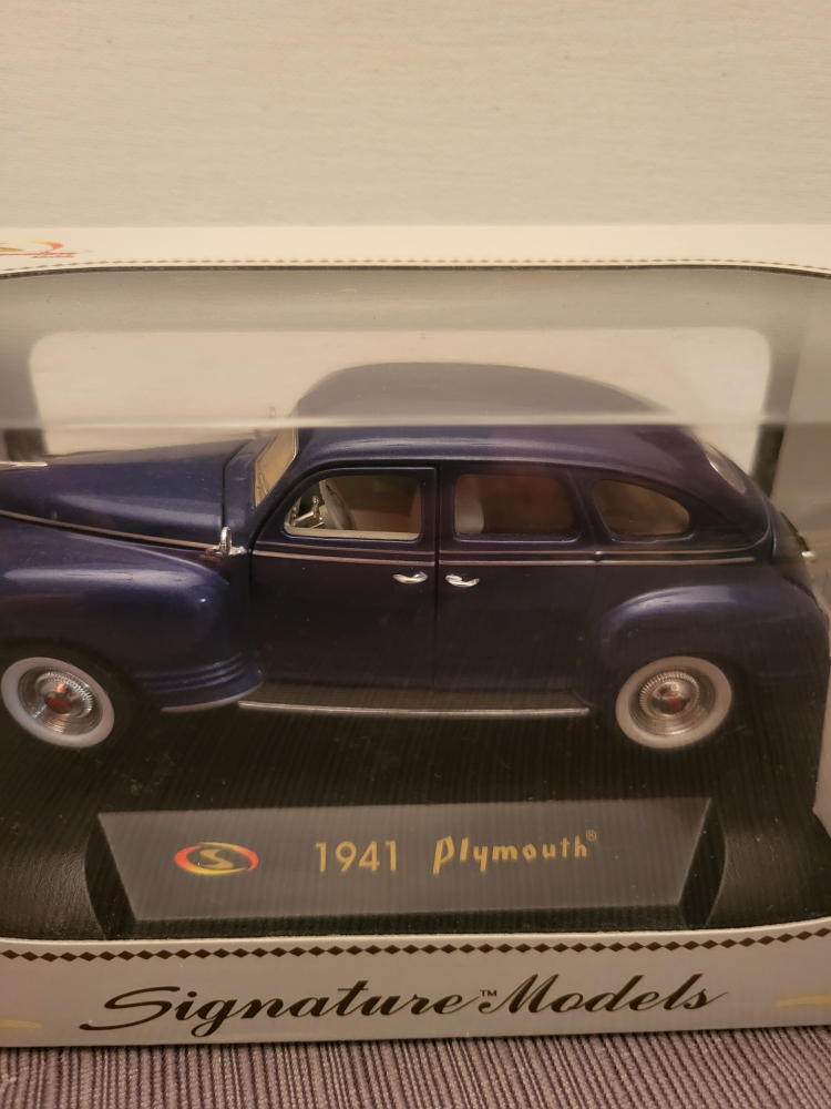 Signature Models 1941 Plymouth Diecast Car