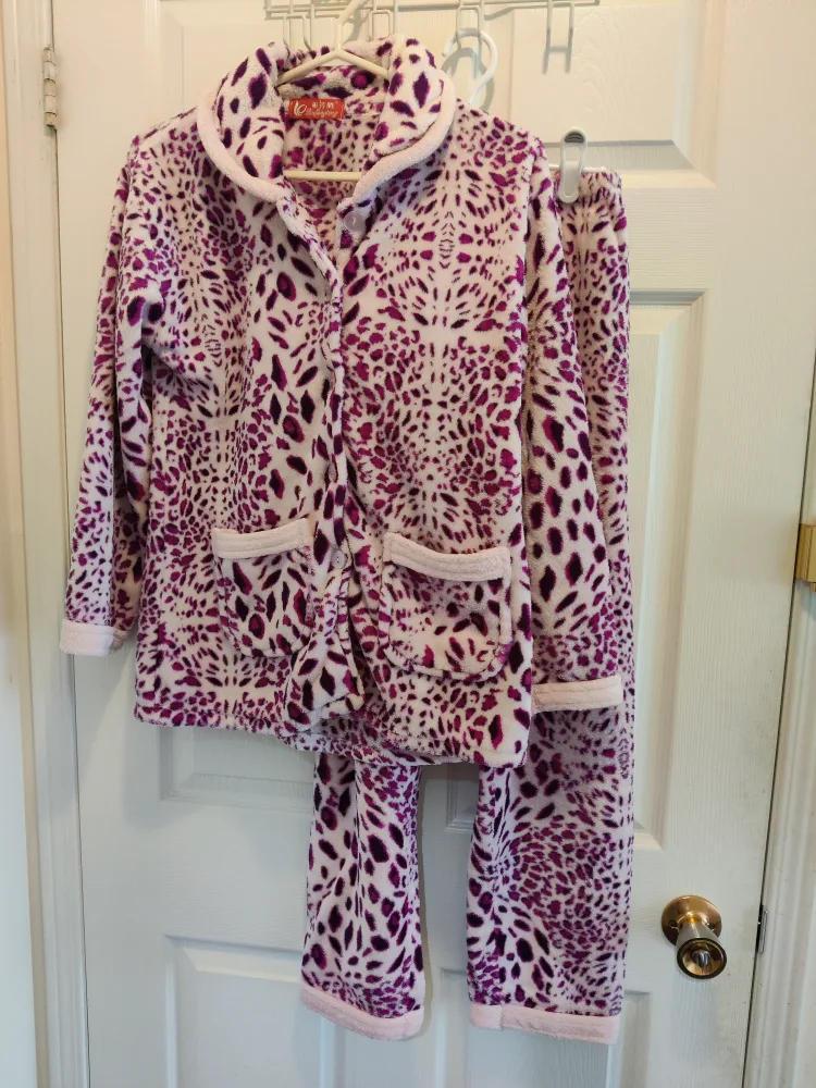 Leeyingxing Pajama Set - size M thumbnail