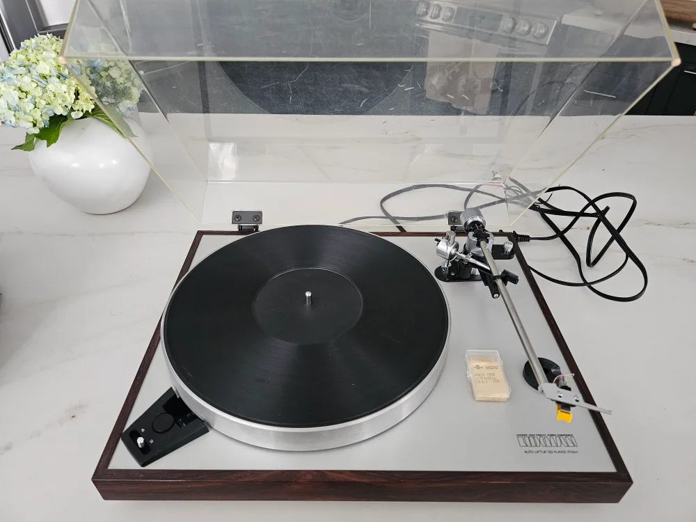 Luxman PD264 Auto Lift-Up Direct-Drive Player System thumbnail