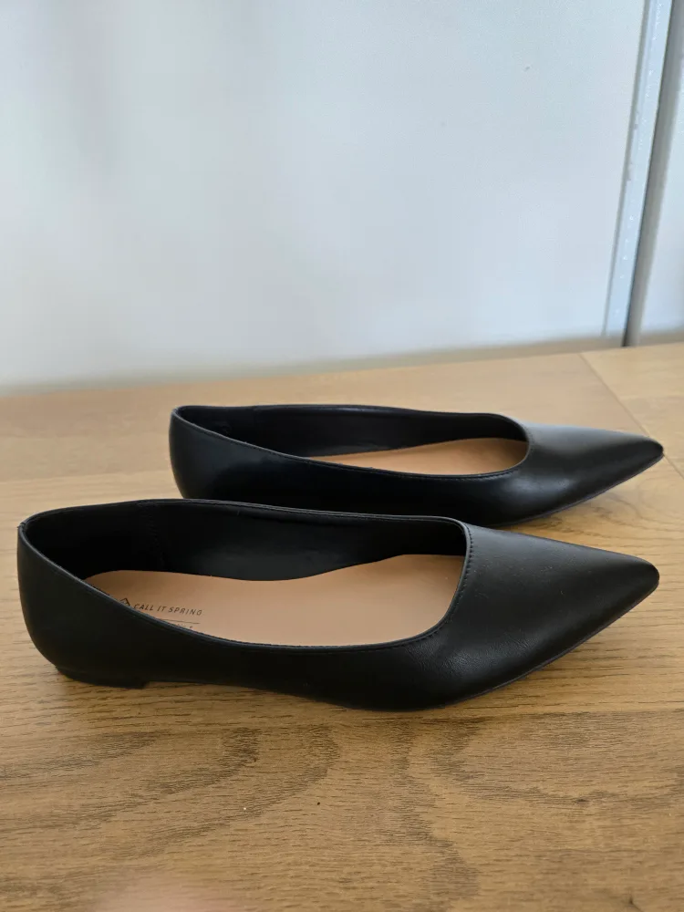 Call It Spring Black Heels and flats - Size 8 image indicator(8)