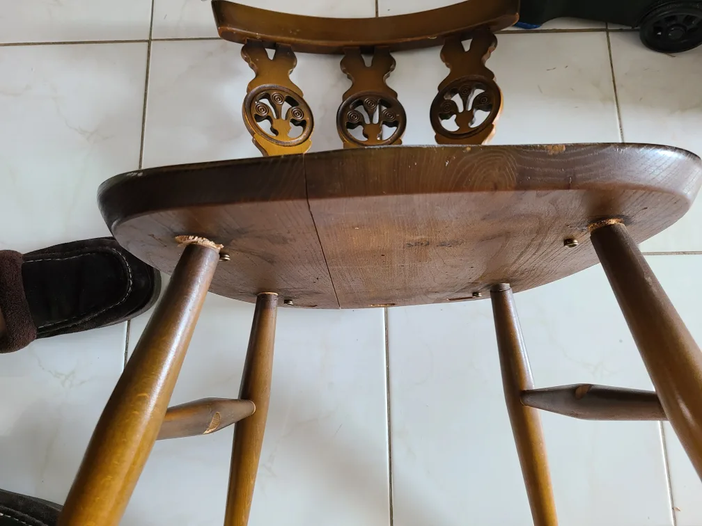 Ercol Drop Leaf Table and 4 Chairs image indicator(2)