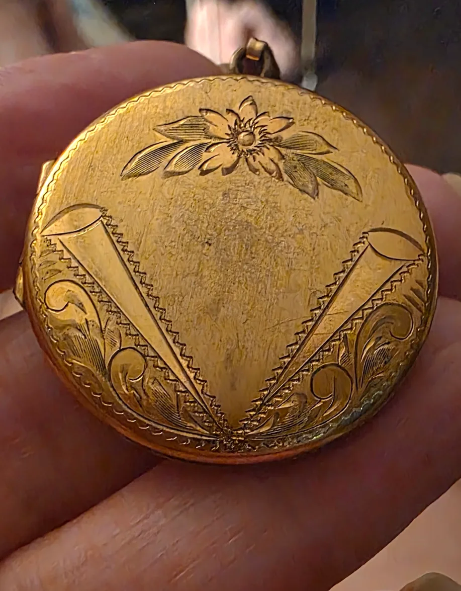 Vintage Real Gold Locket thumbnail