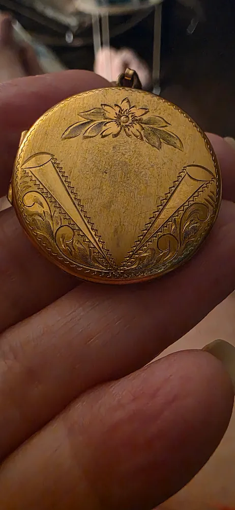 Vintage Real Gold Locket image indicator(2)