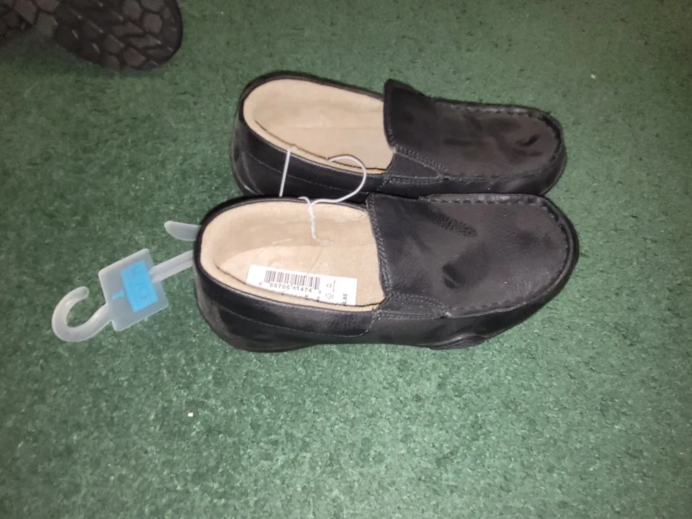 Children's Place Black Loafers - Size 1 thumbnail