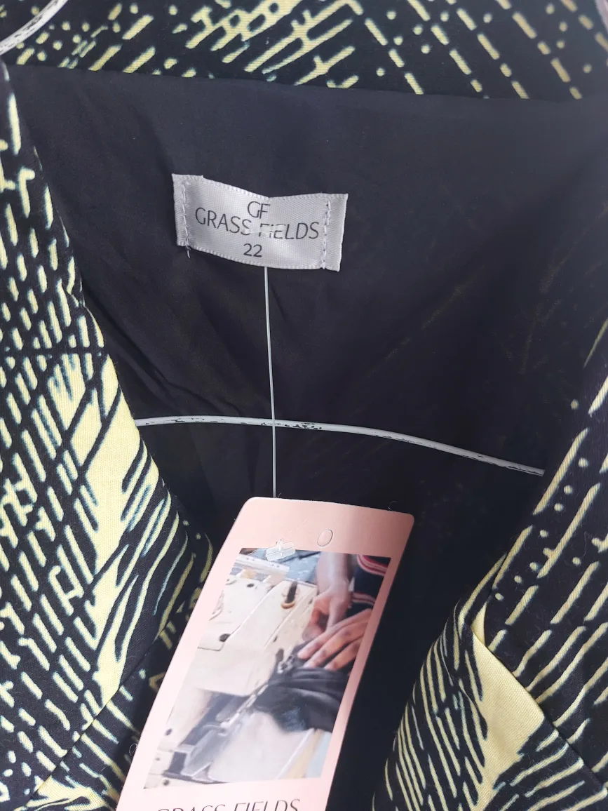 Last chance-BN Grass Fields African Print Blazer - UK Size 22 image indicator(2)