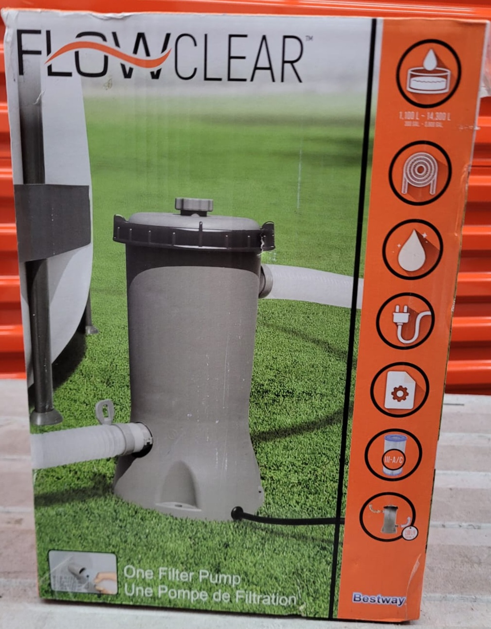 One filter pool pump #3409