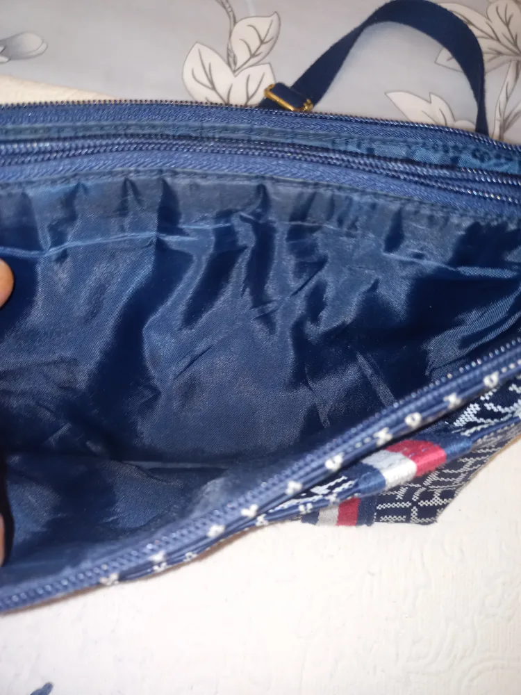 Small Tommy Hilfilger Purse image indicator(4)