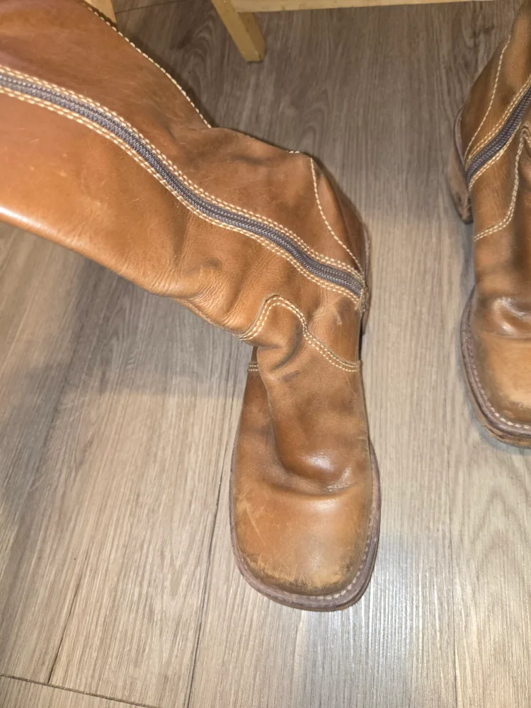 Skechers Brown Leather Platform Boots - Size 6.5 image indicator(6)