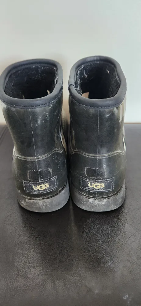 women's UGG rainboots size 7 image indicator(3)