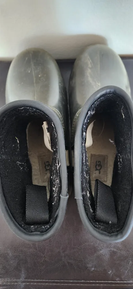 women's UGG rainboots size 7 image indicator(4)