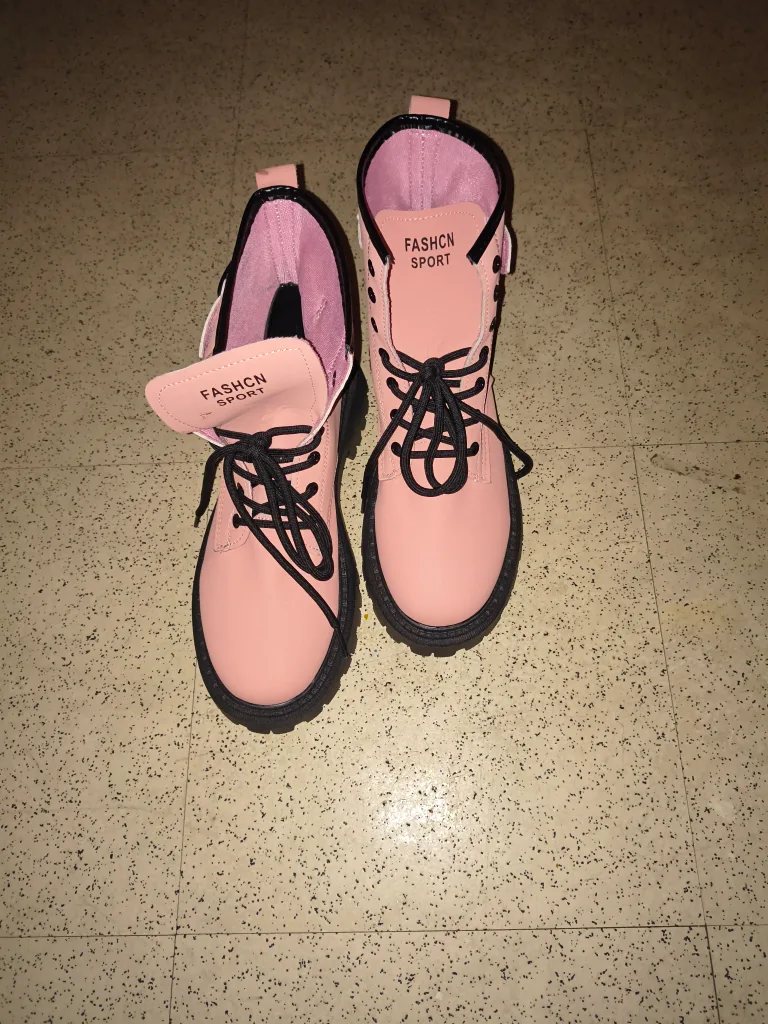 pink boots thumbnail