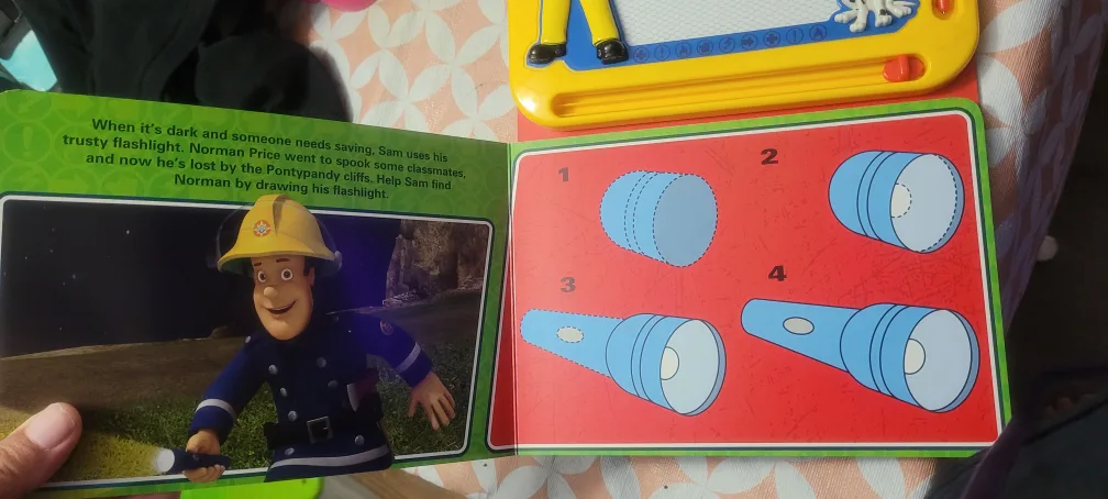Fireman Sam Magnetic Drawing Board & Book image indicator(2)