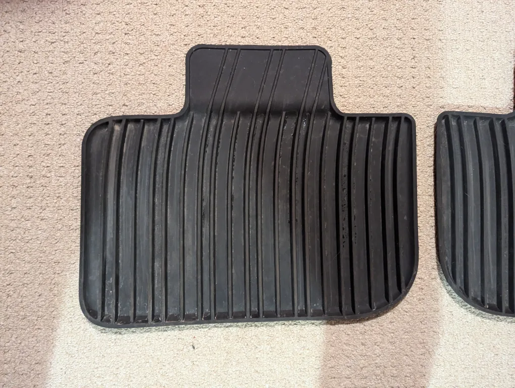 Chrysler 300 Black Rubber Floor Mats - Set of 4 image indicator(2)