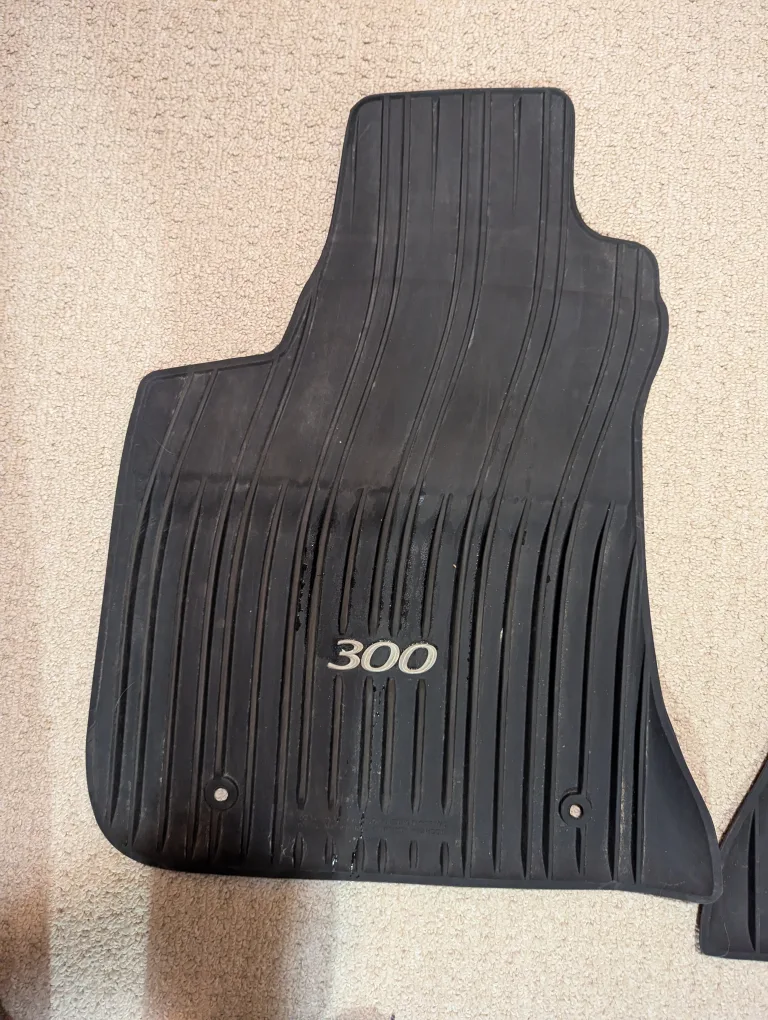Chrysler 300 Black Rubber Floor Mats - Set of 4 image indicator(3)