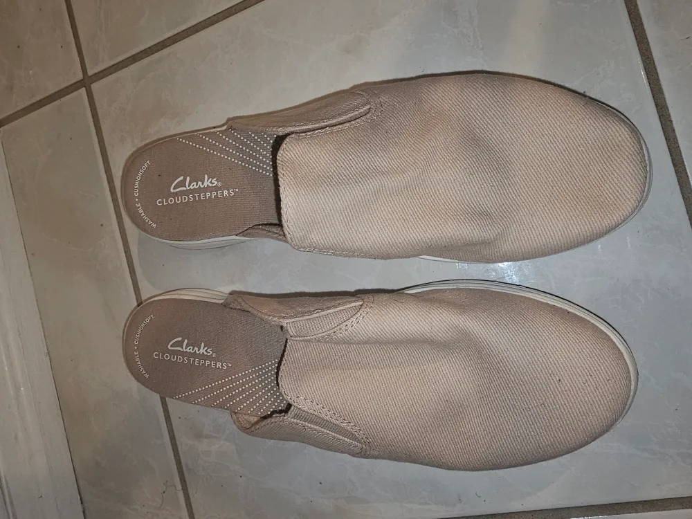 Clarks Cloudsteppers Women's Slip-on Mules thumbnail