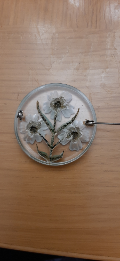 Vintage Reversed Carved Flower Pin Brooch - photo 3