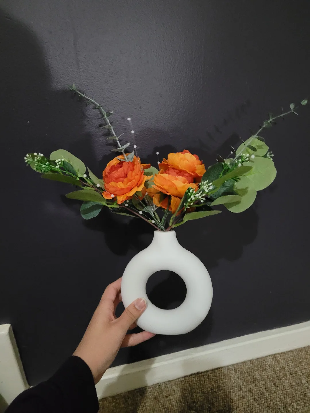Donut Vase with Artificial Orange Flowers 🥕 image indicator(5)