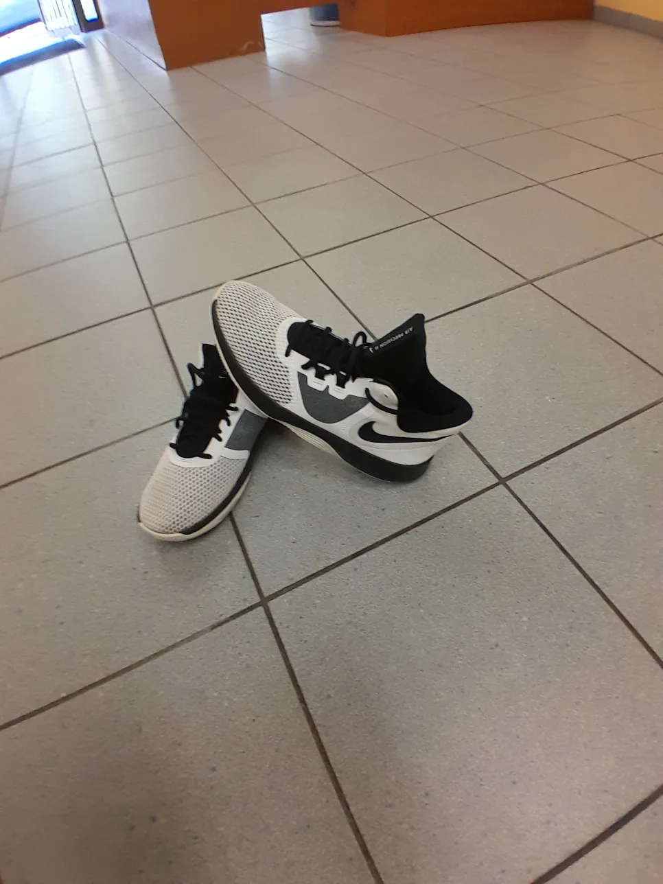 Nike Air Precision IV - White/Black Size 10 thumbnail