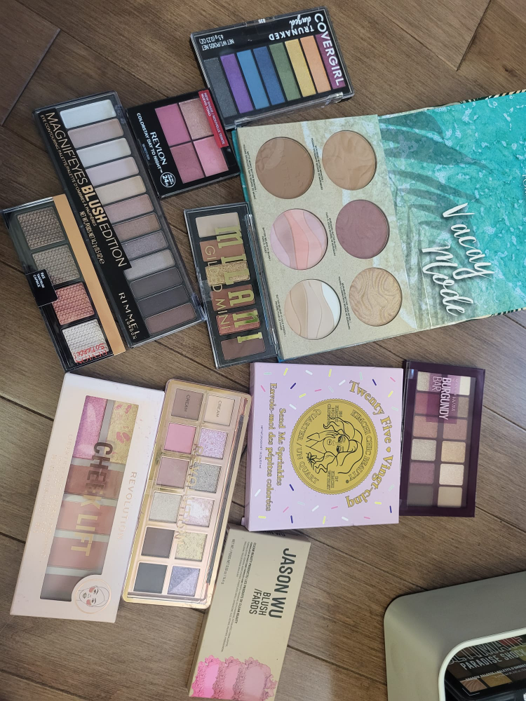 NYX & Revolution Eyeshadow Palettes - Bundle - photo 5