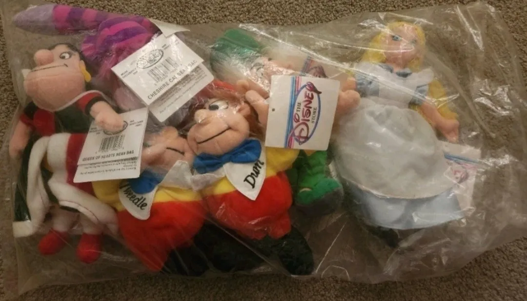 15 Official Disneyland/World Beanie Collection thumbnail
