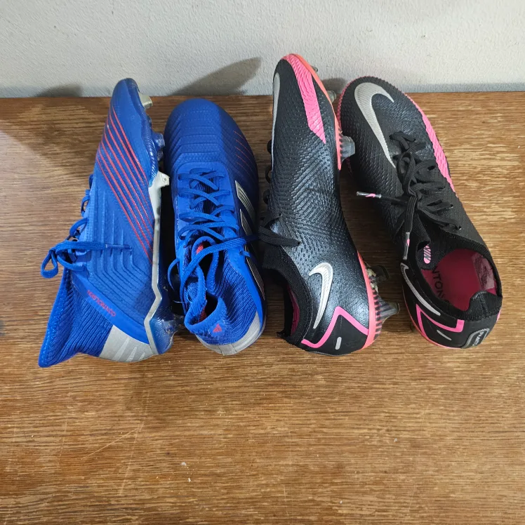 Adidas Predator & Nike Phantom Soccer Cleats each 7$ image indicator(3)