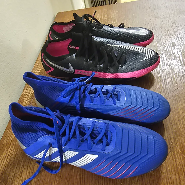 Adidas Predator & Nike Phantom Soccer Cleats each 7$ image indicator(6)