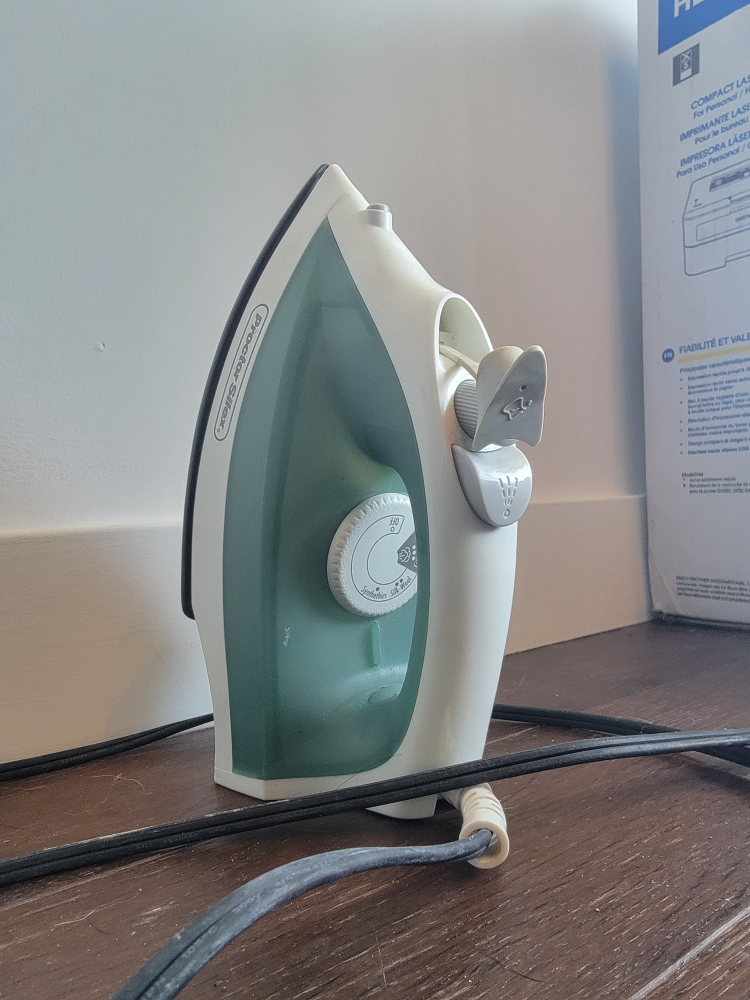 Proctor Silex Iron - Compact & Reliable