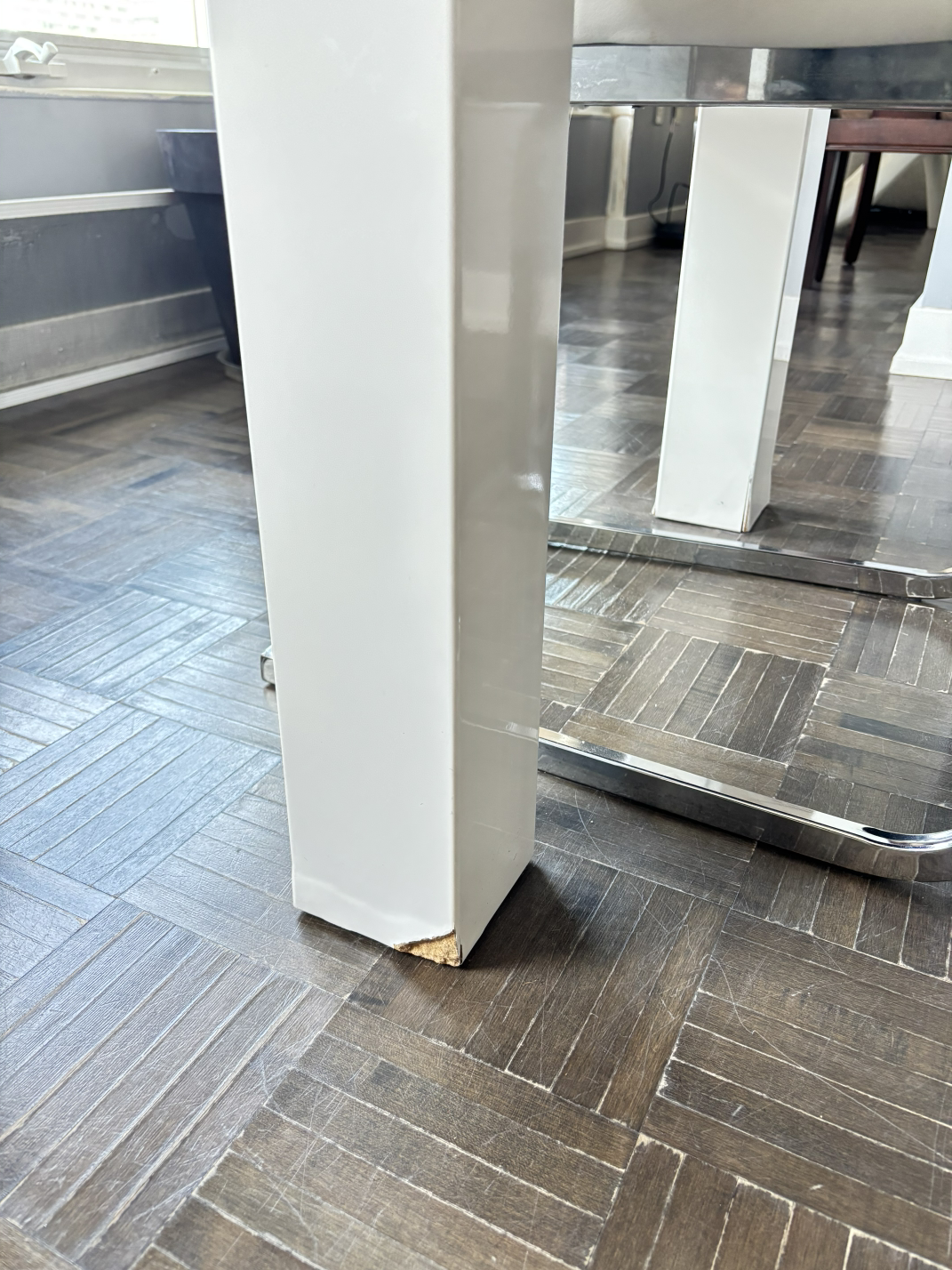 Dining Table with 4 White Leather Chairs - photo 5