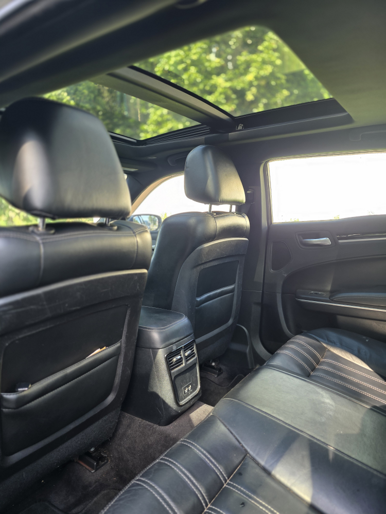 2017 Chrysler 300s - photo 4