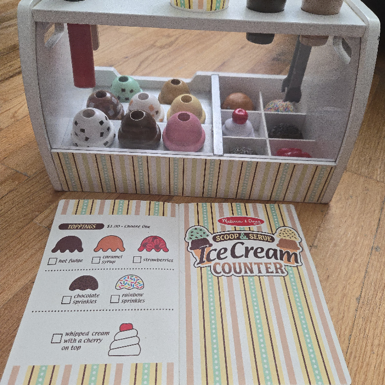 Melissa & Doug Scoop & Serve Ice Cream Counter