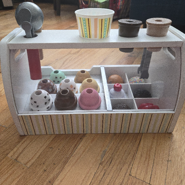 Melissa & Doug Scoop & Serve Ice Cream Counter - photo 3