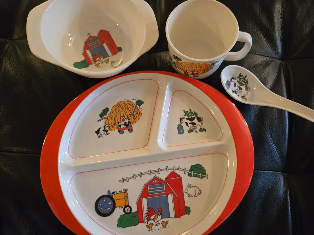 Kid's 4-Piece Dinner Set - New in Box thumbnail