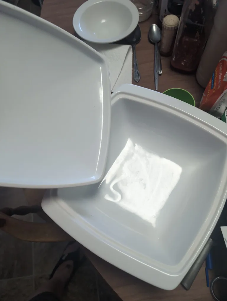 White Ceramic Casserole Dish with Lid image indicator(2)