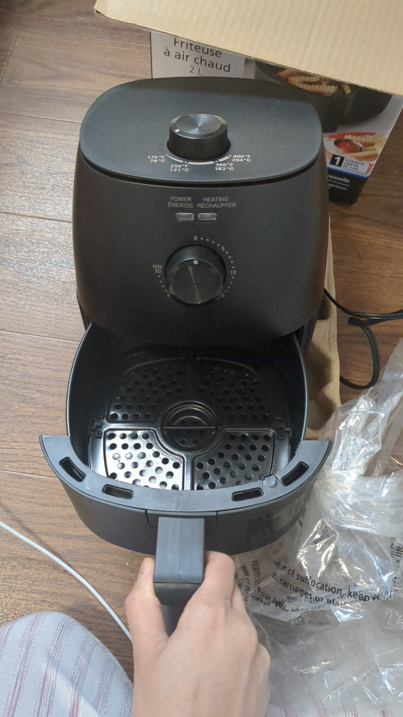 Mainstays 2L Air Fryer - Like New! - photo 2