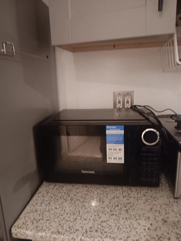 Kenmore Black Microwave Oven thumbnail