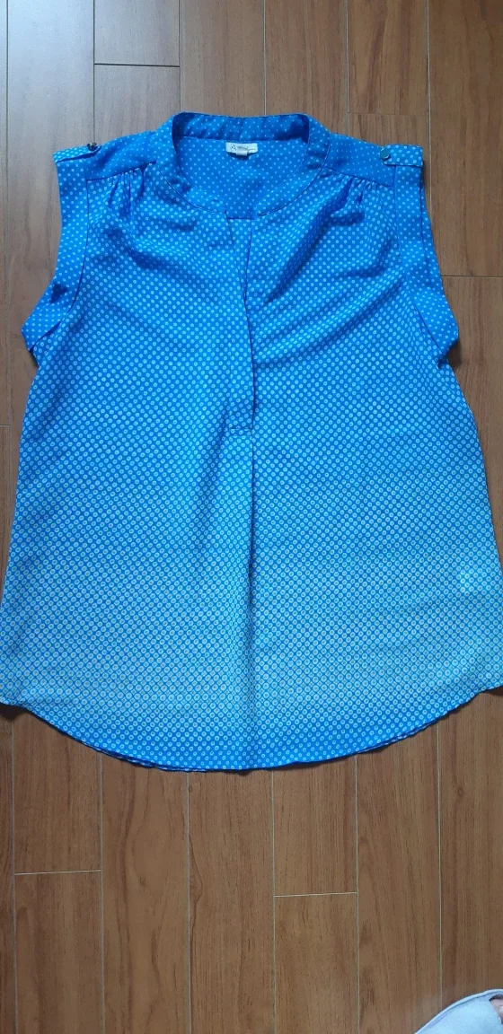 Less than $3 an item Mixed Lot Women's Clothing image indicator(6)