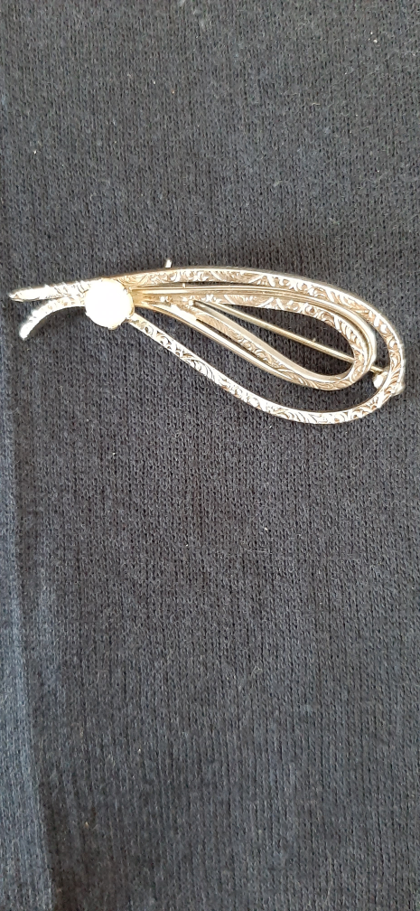 Vintage Silver Tone Brooch with Pearl accent - photo 3