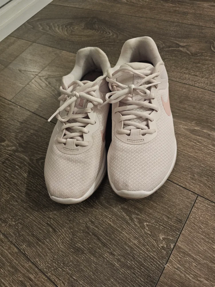 Nike Revolution 6 Running Shoes - US 7.5 image indicator(8)