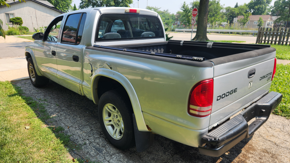 Dodge Dakota SLT 4x2 Truck - photo 4