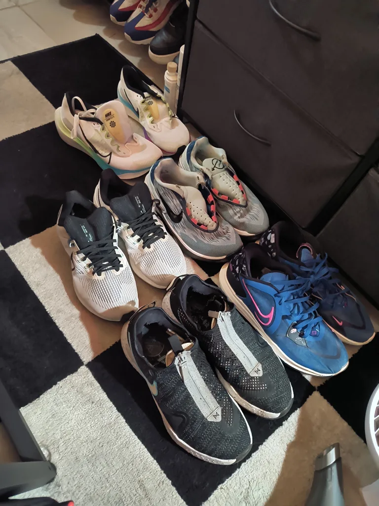 Nike shoes thumbnail