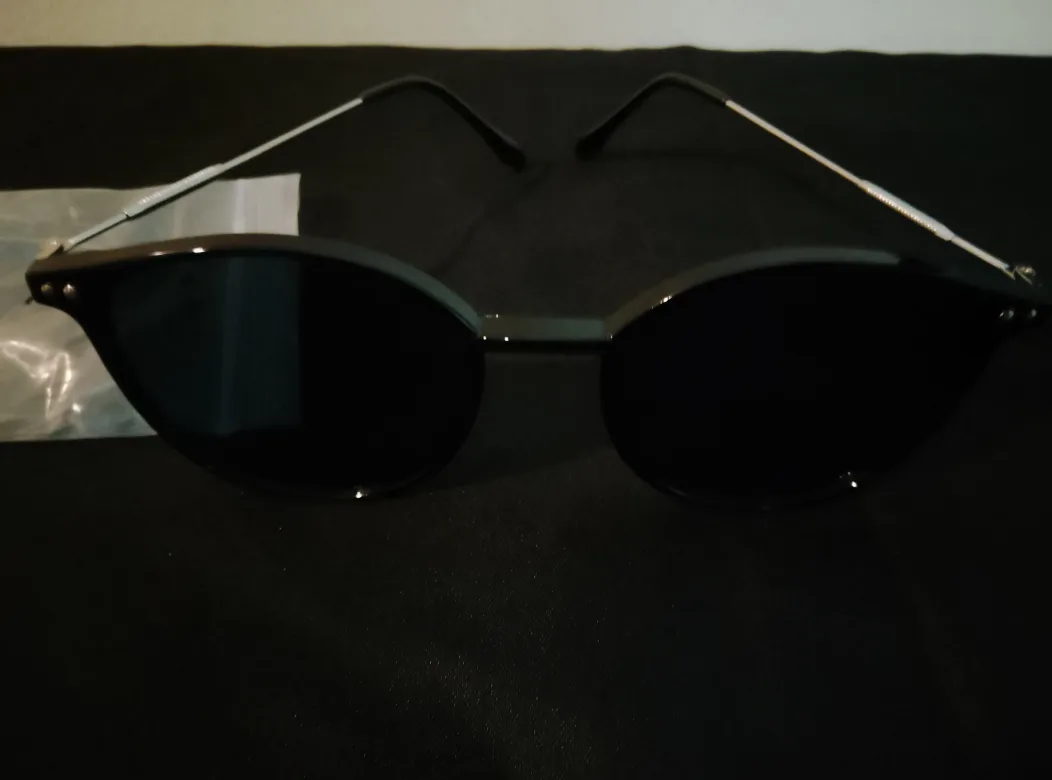 Sunglasses - Black thumbnail
