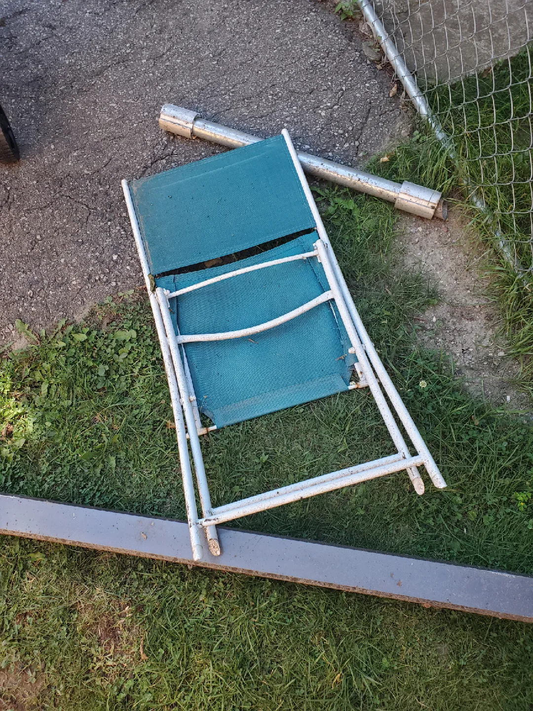 Free scrap metal. image indicator(3)